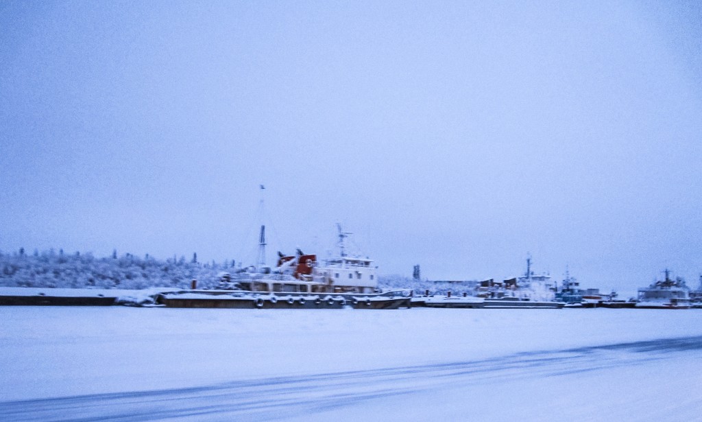 Ships frozen stuck in the river